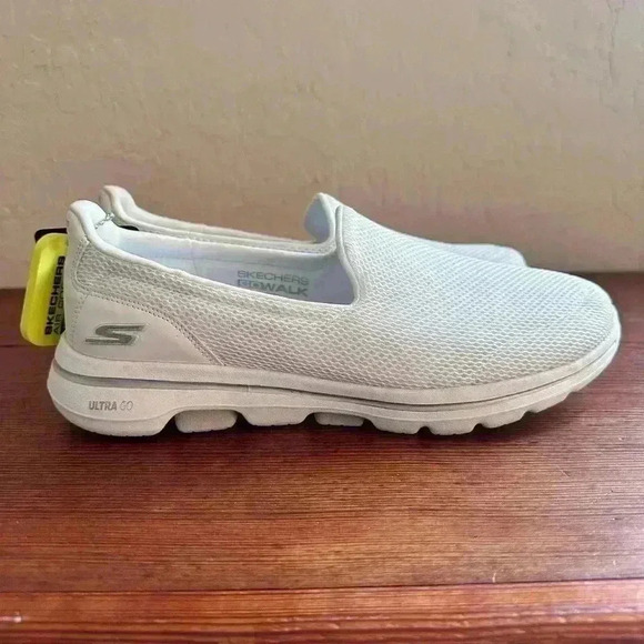 Woman's Sneakers & Athletic Shoes SKECHERS Performance Go Walk 5 - 15901 Size 9 - Picture 1 of 10